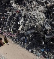 مؤسسات حقوق الإنسان الفلسطينية تدين استمرار الهجمات الإسرائيلية على خيام النازحين/ات وتجمعاتهم جنوب قطاع غزة 