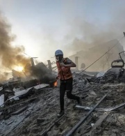 الاحتلال يكثف سياسة قصف المنازل ويواصل سياسة التهجير القسري ويمعن في جريمة الإبادة الجماعية في قطاع غزة