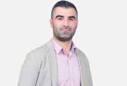 "الحق" تطالب بالإفراج الفوري عن الصحفي القواريق واحترام حرية العمل الصحفي