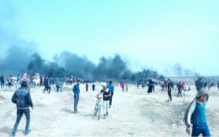 Palestinians participate in fourth week of protests as part of the Great Return March, Gaza Strip, 20 April 2018. Photo: Al-Haq 2018.