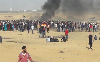 Palestinians participate in fifth week of protests as part of the Great Return March, east of Khuza'a, east of Khan Younis, Gaza Strip, 27 April 2018 (c) Al-Haq.