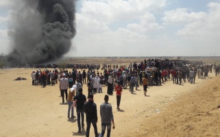 Palestinians participate in eighth week of Great Return March protests on 14 May 2018, east of Khuza’a, east of Khan Younis – Al-Haq (c) 2018.