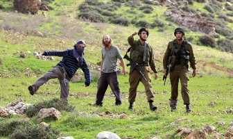 Settlers-from-Itzhar-settlement-throwing-stones-on-Palestinians-with-the-protection-of-Israeli-soldiers
