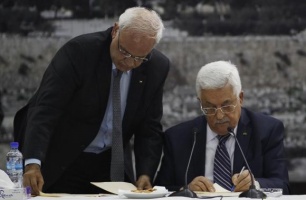 mahmoud_abbas_sign_on_icc