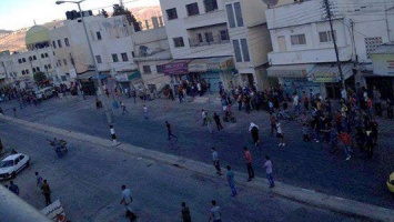 main-street-in-Askar-refugee-camp