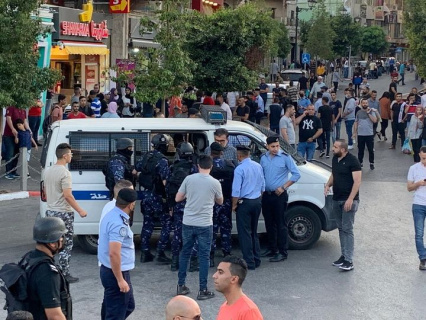 الحق تدين استمرار اعتداءات الأجهزة الأمنية على التجمعات السلمية واعتقال المشاركين/ات فيها