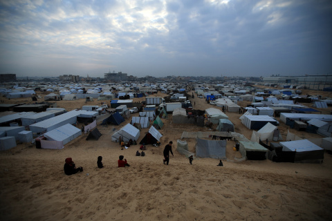 الاحتلال يكثف سياسة قصف المنازل على رؤوس ساكنيها في رفح لترويع السكان وتهجيرهم